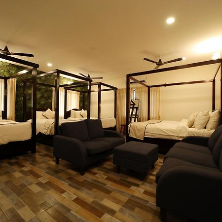 Brown Town Resort & Spa Haïdarabad Extérieur photo