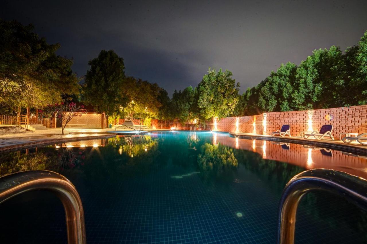 Brown Town Resort & Spa Haïdarabad Extérieur photo