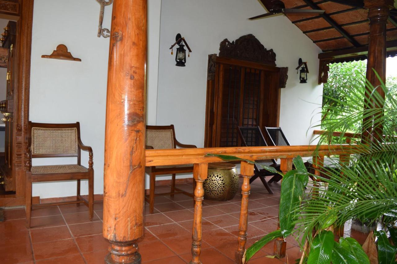 Brown Town Resort & Spa Haïdarabad Extérieur photo