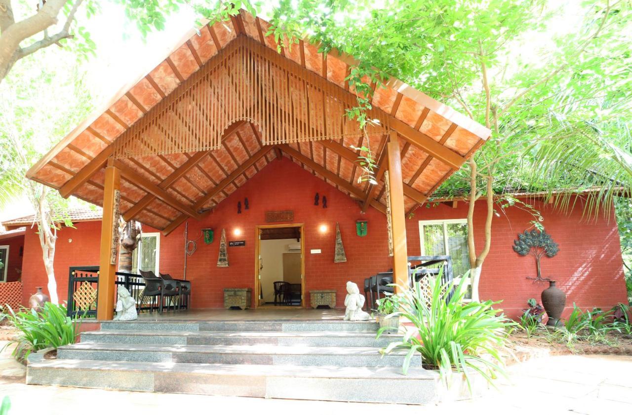 Brown Town Resort & Spa Haïdarabad Extérieur photo
