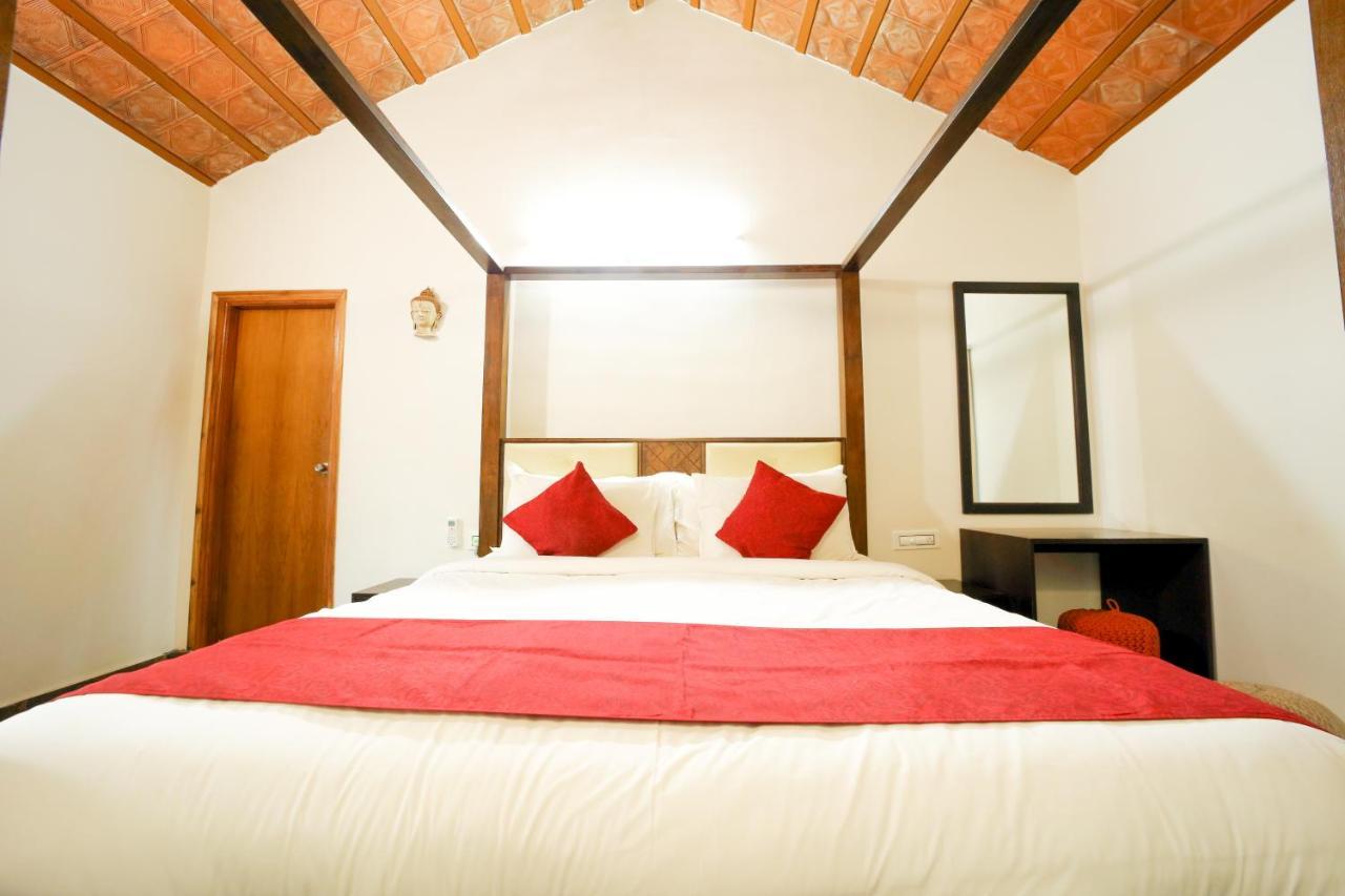 Brown Town Resort & Spa Haïdarabad Extérieur photo