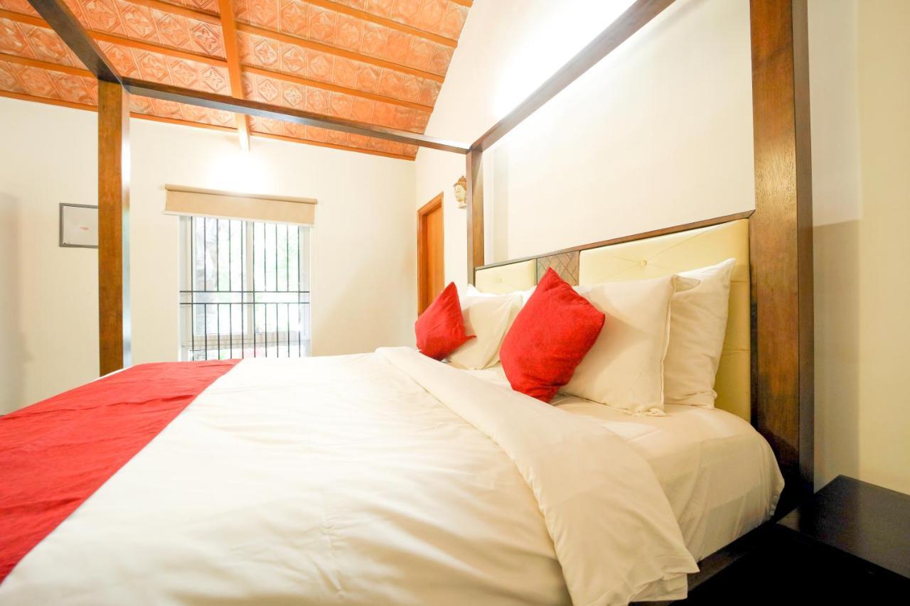 Brown Town Resort & Spa Haïdarabad Extérieur photo