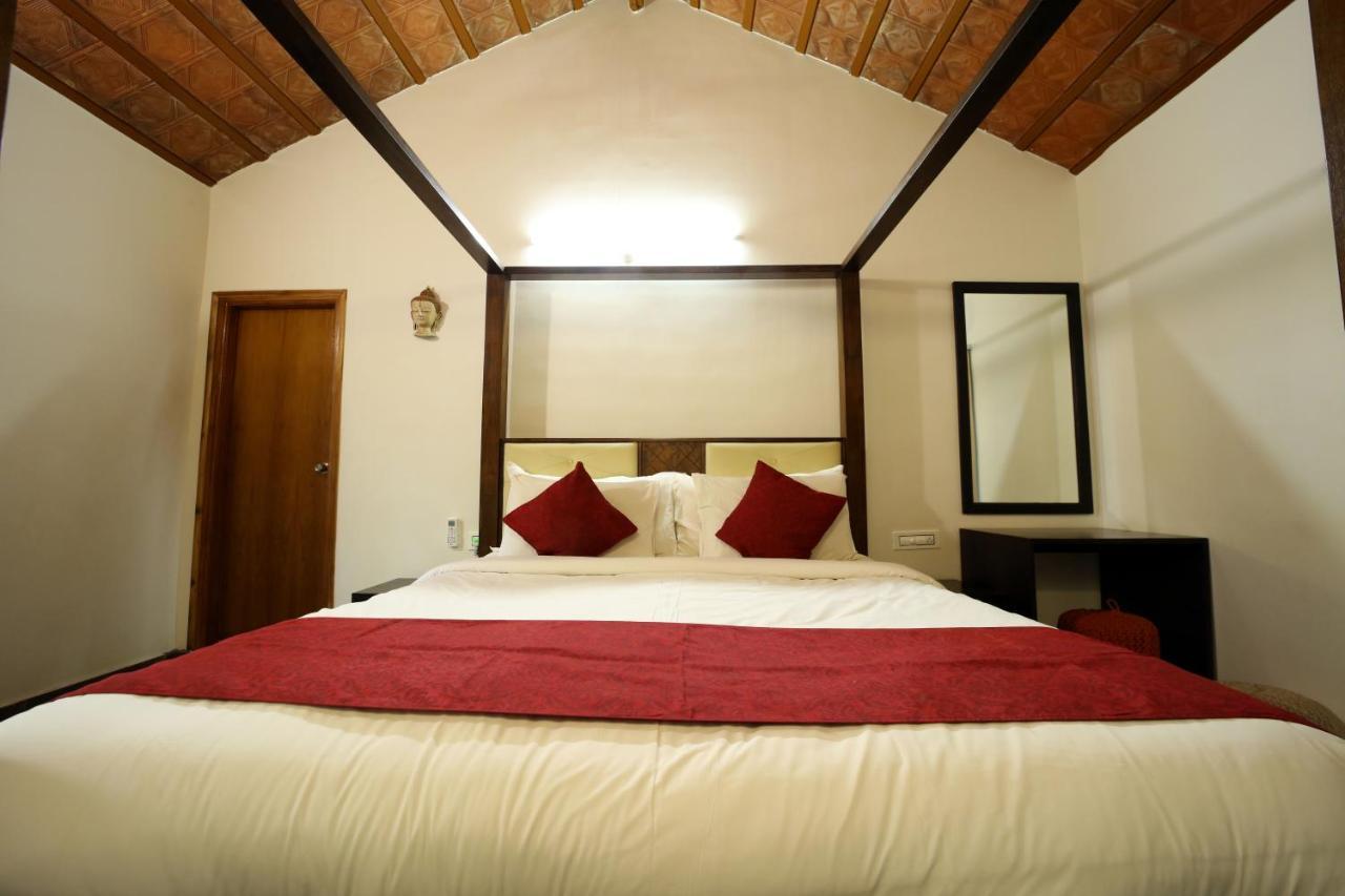 Brown Town Resort & Spa Haïdarabad Extérieur photo