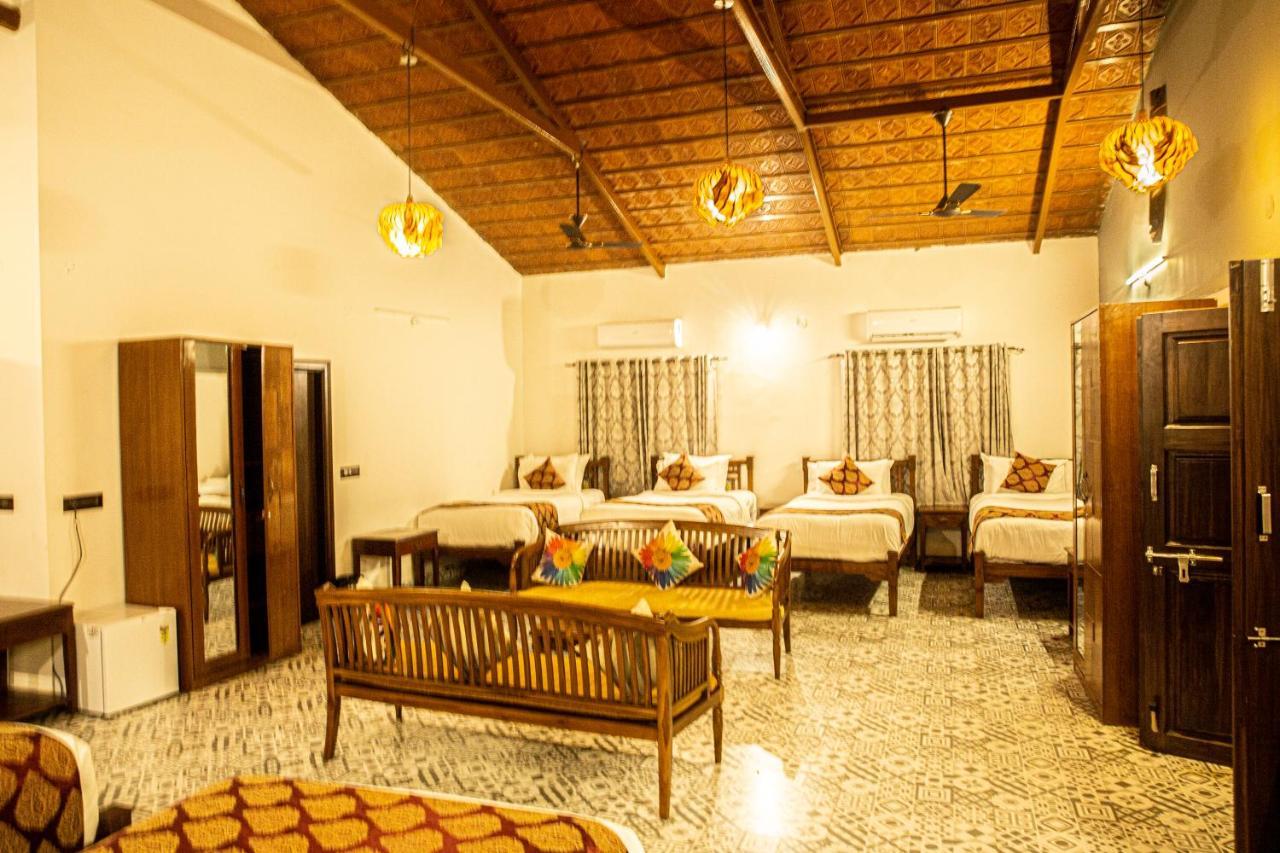 Brown Town Resort & Spa Haïdarabad Extérieur photo