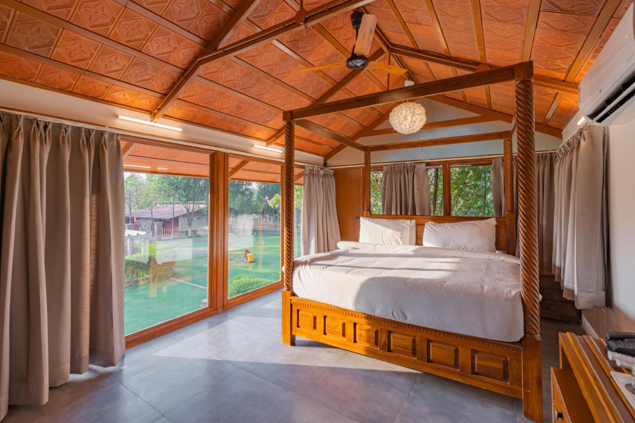 Brown Town Resort & Spa Haïdarabad Extérieur photo