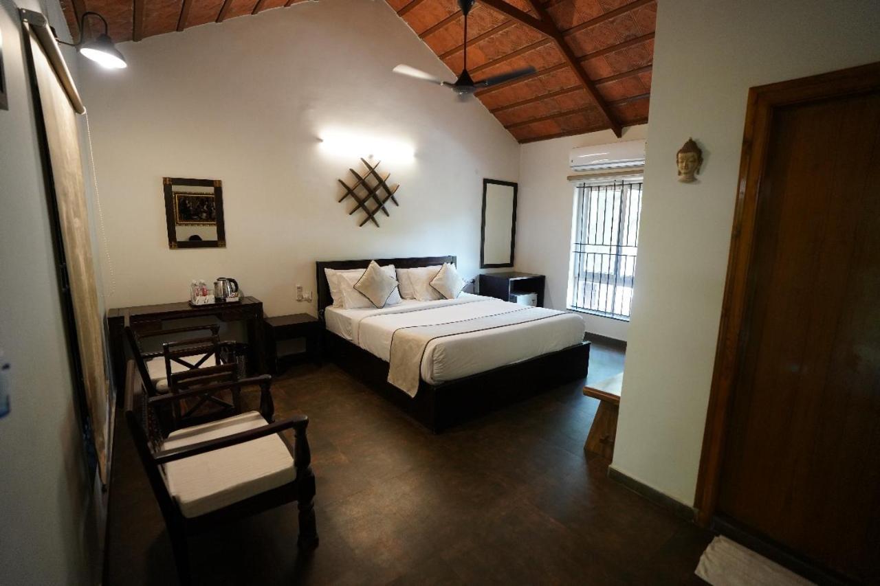 Brown Town Resort & Spa Haïdarabad Extérieur photo