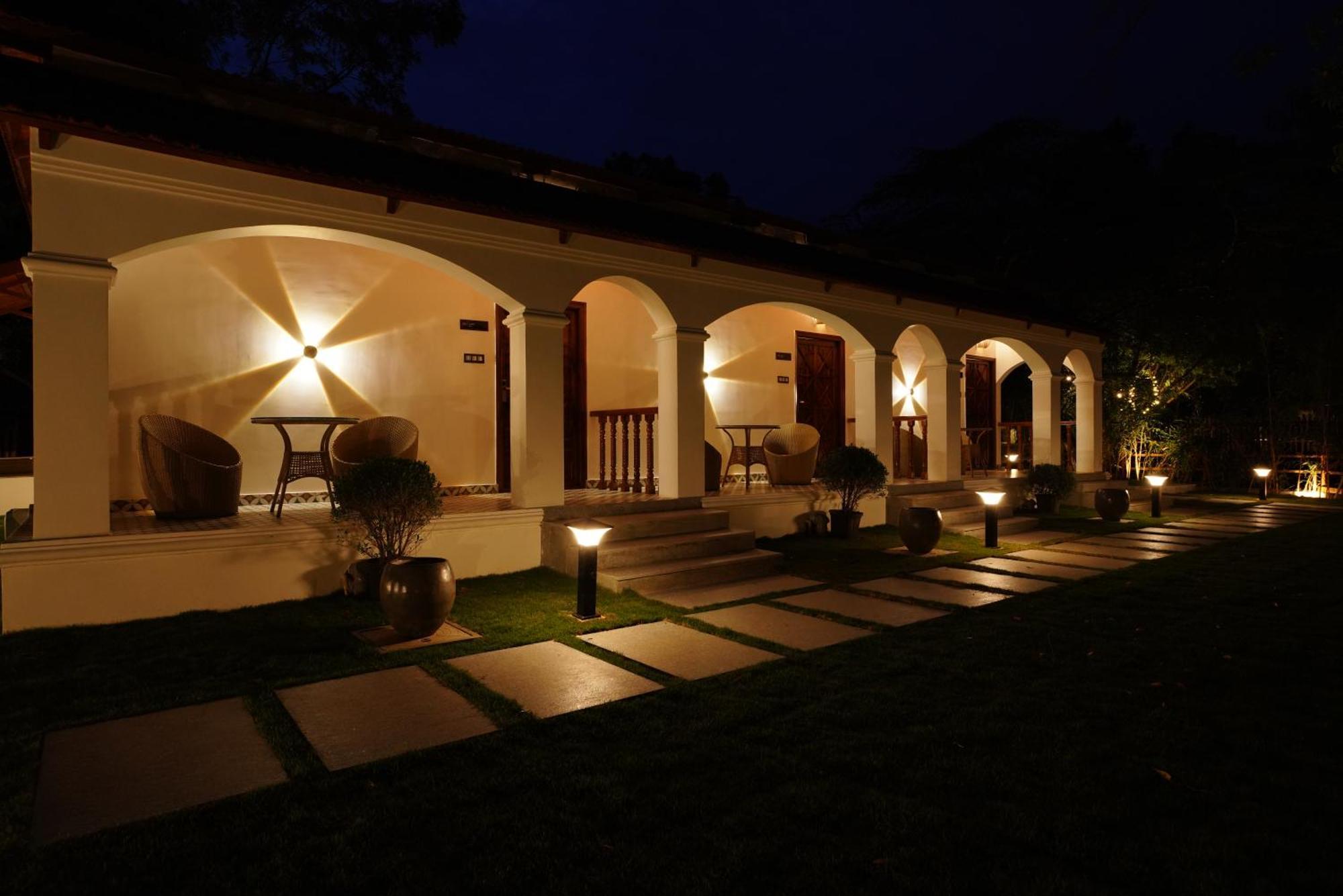 Brown Town Resort & Spa Haïdarabad Extérieur photo