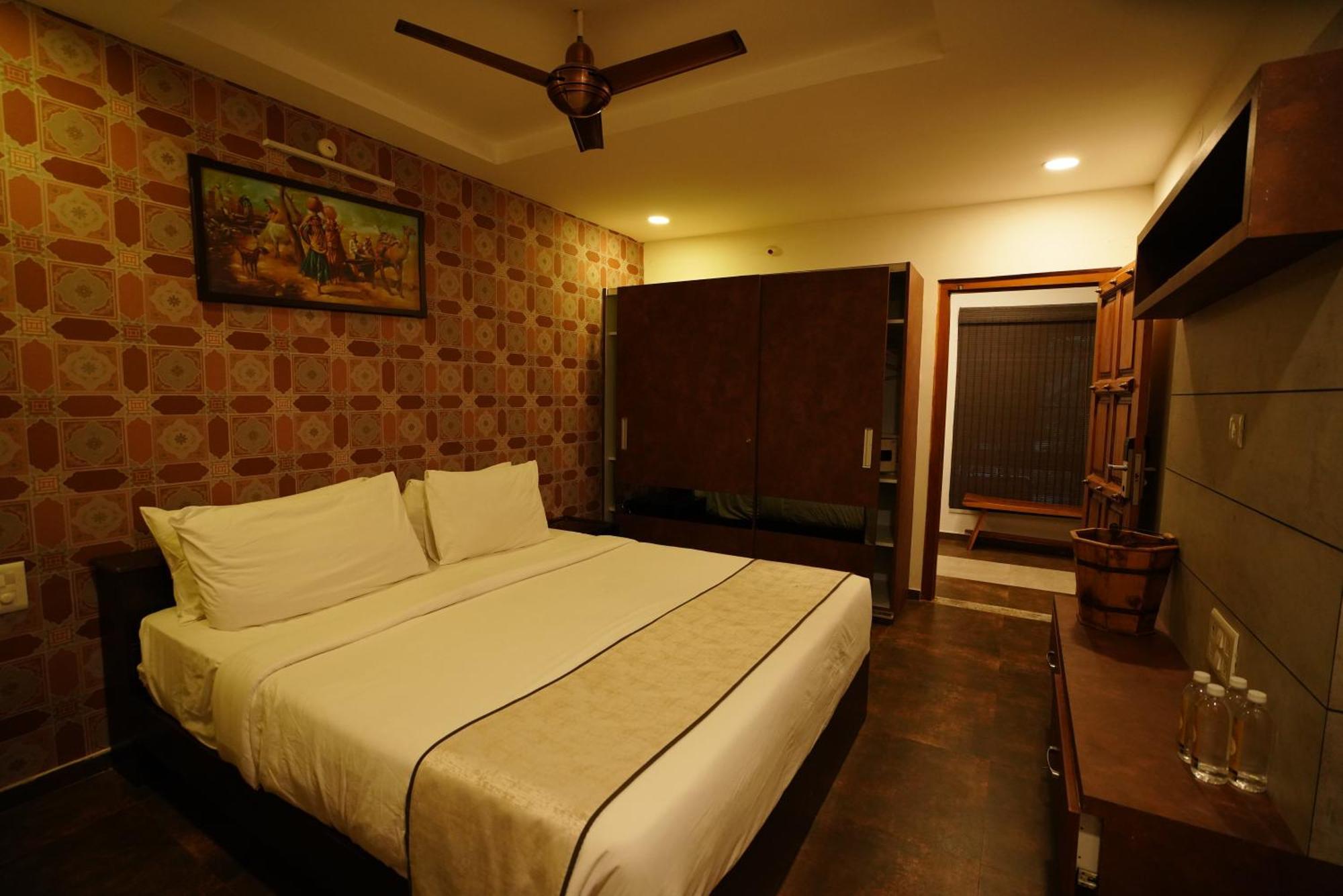 Brown Town Resort & Spa Haïdarabad Extérieur photo