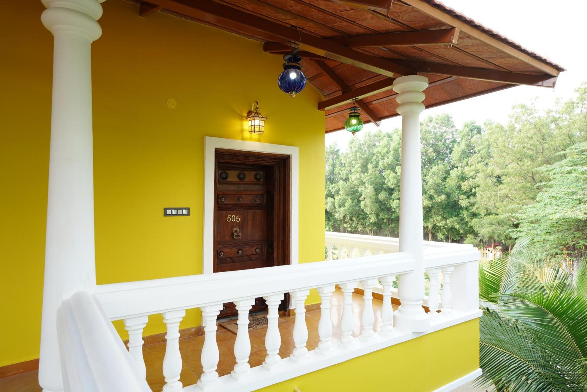 Brown Town Resort & Spa Haïdarabad Extérieur photo