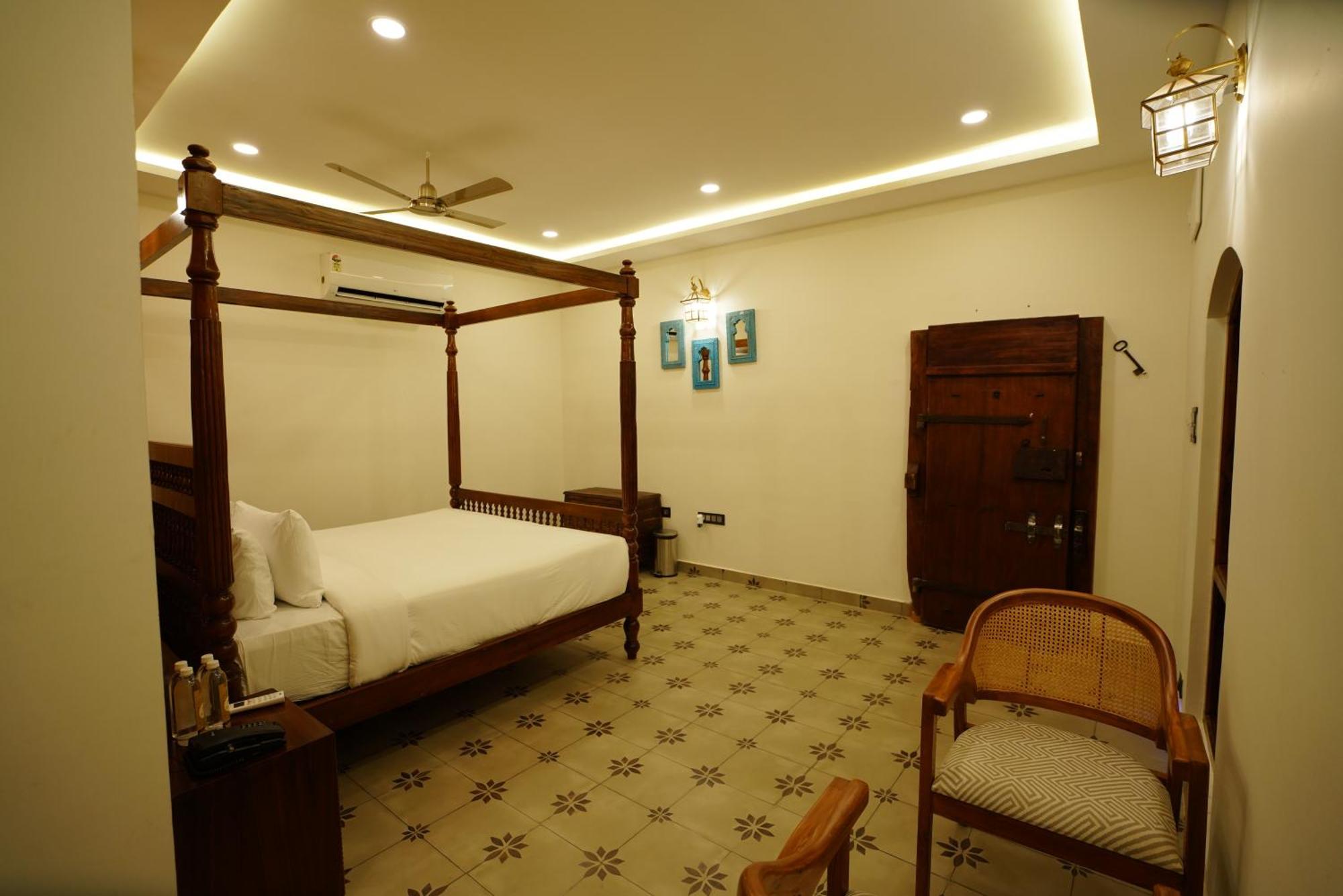 Brown Town Resort & Spa Haïdarabad Extérieur photo